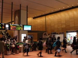 道産ヤチダモ材を用いたＪＲ旭川新駅舎