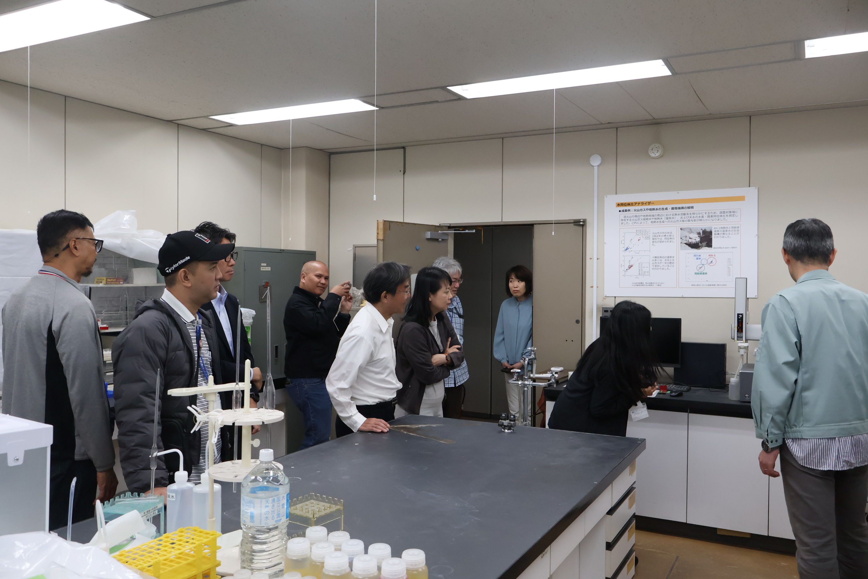実験室見学の様子